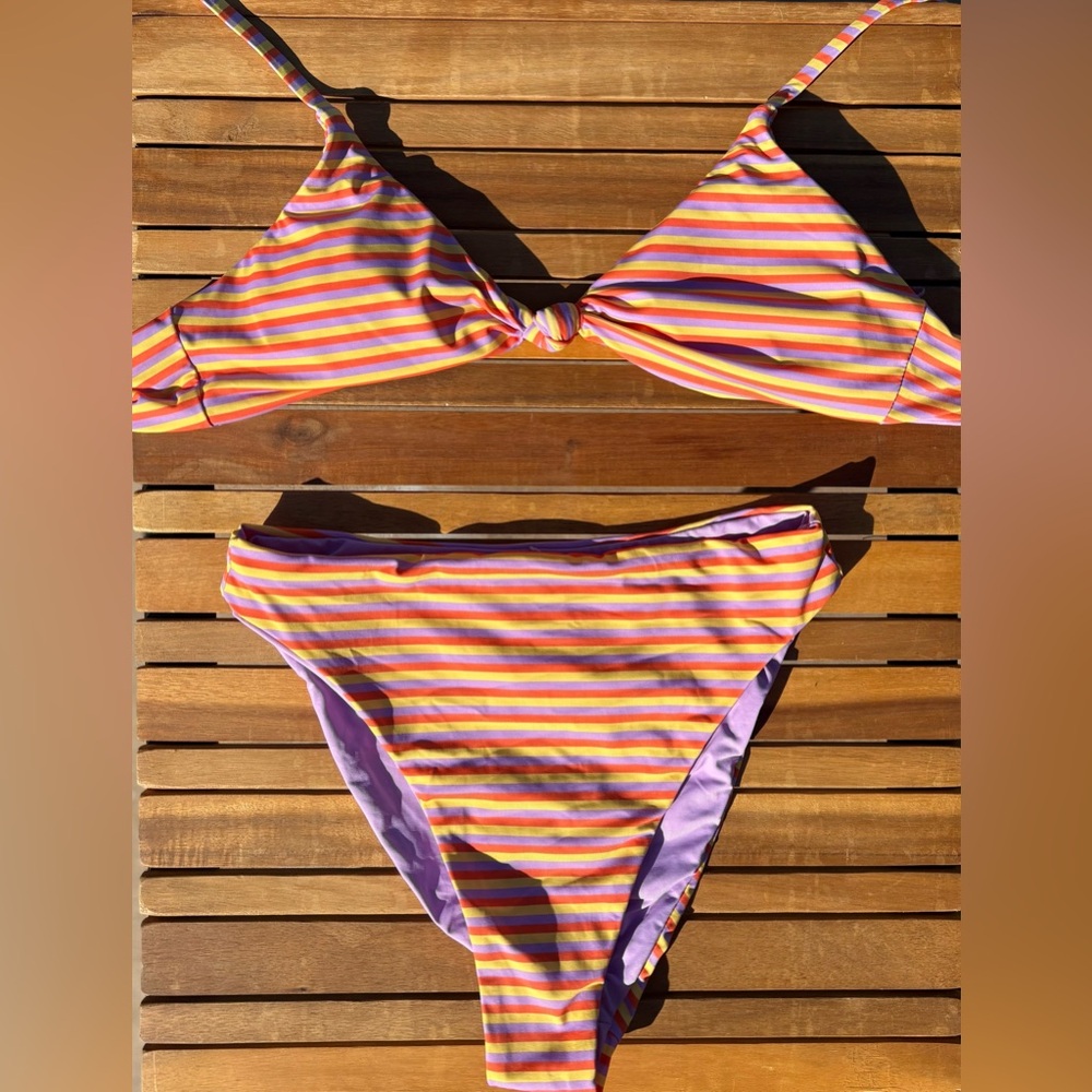 XS NWT Seamless lilac Strawberry Dippin Daisy’s Stripe Yellow Red Adjustable